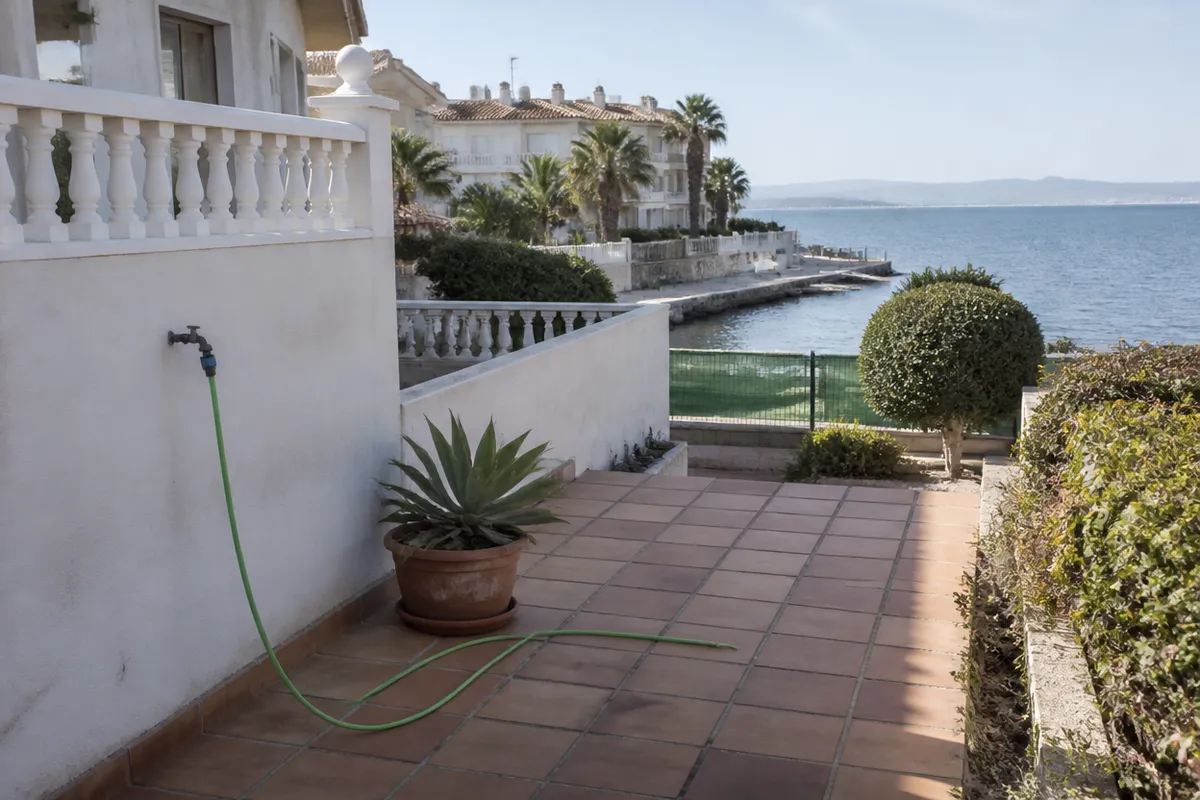 Adosados de Playa Honda con terraza y toma de agua, servicio de fontaneros en la costa de Cartagena